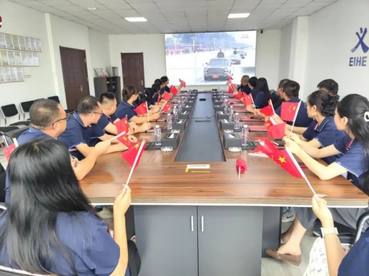 Grupul EIHE Steel Structure a organizat o vizionare a transmisiunii în direct a celei de-a 93-a parade militare